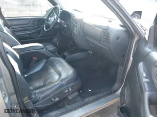 2001 Chevrolet Blazer LT with VIN 1GNDT13WX12195102, listed as a IAAI auction lot 41382437 with 163,921 mi miles. Bid and sale history available at carsss.com. Image 5.
