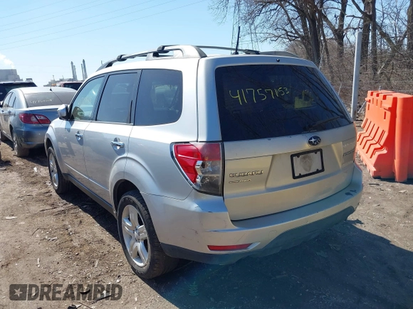 2010 Subaru Forester 2.5X Premium with VIN JF2SH6CCXAG706400, listed as a IAAI auction lot 41757153 with 133,379 mi miles. Bid and sale history available at carsss.com. Image 3.