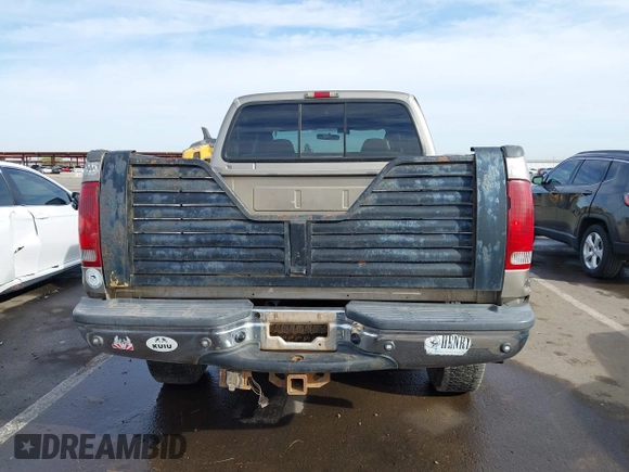 2003 Ford F-350 XL z VIN 1FTSW31P63EC46630, wystawiony jako IAAI lot #41699789 z przebiegiem 129 633 mil mil oraz . Historia ofert i sprzedaży dostępna na DreamBid. Obrazek 16.