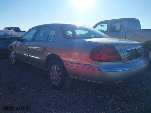 2002 Lincoln Continental with VIN 1LNHM97V12Y699605, listed as a IAAI auction lot 41235748 with 1 mi miles. Bid and sale history available at carsss.com. Image 3.