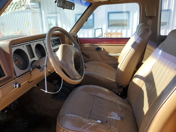 1988 Ford Bronco с VIN 1FMCU14T2JUB33747, выставлен на аукционе Copart как лот 42911345 с пробегом 31 761 миль миль и Списание • Salvage title. История ставок и продаж доступна на DreamBid. Изображение 7.