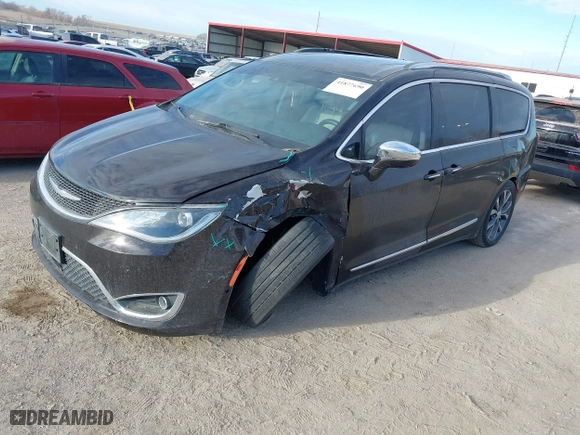 2017 Chrysler Pacifica Limited with VIN 2C4RC1GG7HR643163, listed as a IAAI auction lot 41877690 with 104,841 mi miles. Bid and sale history available at carsss.com. Image 18.