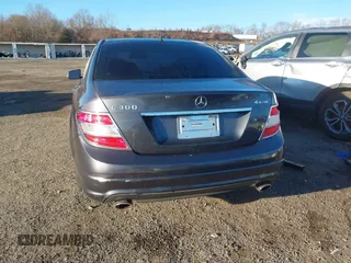 2011 Mercedes-Benz C 300 Sport z VIN WDDGF8BB9BR139784, wystawiony jako IAAI lot #41220260 z przebiegiem Nie podano mil oraz . Historia ofert i sprzedaży dostępna na DreamBid. Obrazek 6.