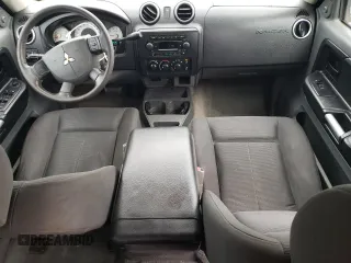 2006 Mitsubishi Raider Duro Cross z VIN 1Z7HC38K76S537788, wystawiony jako Copart lot #63922994 z przebiegiem 331 015 mil mil oraz Nie do naprawy • Non repairable. Historia ofert i sprzedaży dostępna na DreamBid. Obrazek 8.