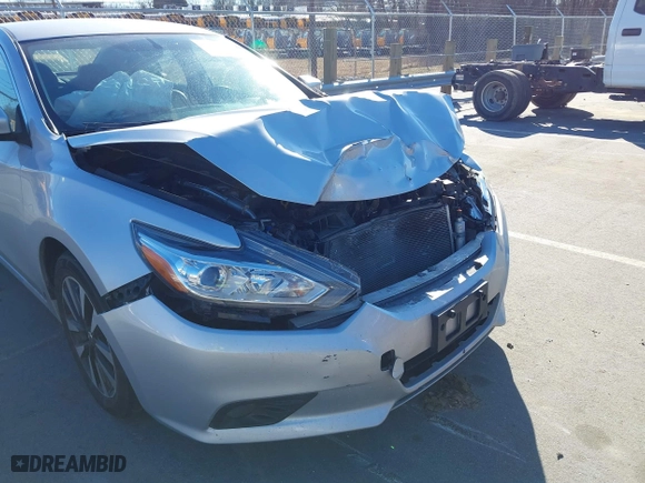 2018 Nissan Altima 2.5 SV with VIN 1N4AL3AP9JC158108, listed as a IAAI auction lot 41464382 with 123,129 mi miles. Bid and sale history available at carsss.com. Image 6.