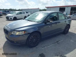 2011 Volvo S40 with VIN YV1672MS1B2545185, listed as a IAAI auction lot 41960918 with 191,791 mi miles. Bid and sale history available at carsss.com. Image 2.