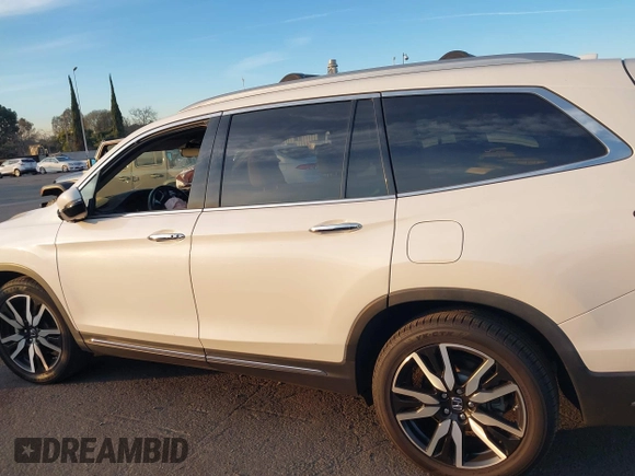 2019 Honda Pilot Touring 8-Passenger with VIN 5FNYF5H97KB005203, listed as a IAAI auction lot 41399930 with 47,267 mi miles and . Bid and sale history available at DreamBid. Image 14.