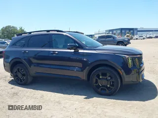 2025 Kia Sorento X-Line SX Prestige z VIN 5XYRKDJF5SG333500, wystawiony jako IAAI lot #42284751 z przebiegiem 8 733 mil mil oraz . Historia ofert i sprzedaży dostępna na DreamBid. Obrazek 13.