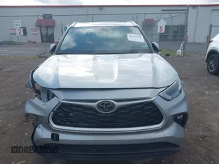 2024 Toyota Highlander LE z VIN 5TDKDRAH9RS050136, wystawiony jako IAAI lot #42427558 z przebiegiem 38 481 mil mil oraz . Historia ofert i sprzedaży dostępna na DreamBid. Obrazek 12.