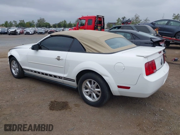 2007 Ford Mustang Deluxe z VIN 1ZVFT84N575265691, wystawiony jako IAAI lot #42385616 z przebiegiem 119 055 mil mil oraz . Historia ofert i sprzedaży dostępna na DreamBid. Obrazek 3.