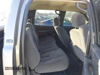2006 Chevrolet Silverado 3500 SRW Wrk Trk with VIN 1GCHK33DX6F235816, listed as a IAAI auction lot 41588075 with 232,815 mi miles. Bid and sale history available at carsss.com. Image 8.