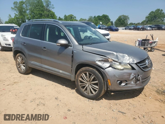 2010 Volkswagen Tiguan Wolfsburg Edition z VIN WVGAV7AX1AW526688, wystawiony jako Copart lot #53877915 z przebiegiem 185 204 mil mil oraz Szkoda całkowita • Salvage title. Historia ofert i sprzedaży dostępna na DreamBid. Obrazek 4.