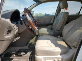 2002 Lexus RX 300 z VIN JTJHF10UX20283503, wystawiony jako Copart lot #56414055 z przebiegiem Nie podano mil oraz Szkoda całkowita • Salvage title. Historia ofert i sprzedaży dostępna na DreamBid. Obrazek 7.