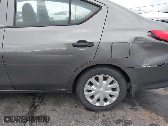 2017 Nissan Versa SV z VIN 3N1CN7AP3HL855554, wystawiony jako IAAI lot #42006848 z przebiegiem 155 485 mil mil oraz . Historia ofert i sprzedaży dostępna na DreamBid. Obrazek 16.