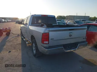 2017 Ram 1500 SLT z VIN 1C6RR6GG3HS730155, wystawiony jako IAAI lot #41929530 z przebiegiem 180 690 mil mil oraz . Historia ofert i sprzedaży dostępna na DreamBid. Obrazek 3.