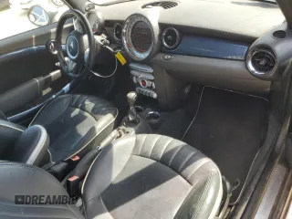 2010 MINI Convertible S z VIN WMWMS3C55ATY09138, wystawiony jako Copart lot #49045585 z przebiegiem 74 728 mil mil oraz Szkoda całkowita • Salvage title. Historia ofert i sprzedaży dostępna na DreamBid. Obrazek 8.