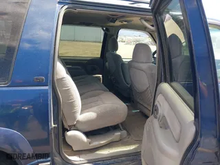 1997 Chevrolet Suburban with VIN 3GNFK16R9VG176846, listed as a IAAI auction lot 42058671 with 226,408 mi miles. Bid and sale history available at carsss.com. Image 8.