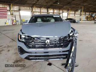 2024 Volkswagen Atlas SEL Premium R-Line with VIN 1V2FE2CA9RC249533, listed as a Copart auction lot 46794585 with 2,131 mi miles and Salvage title. Bid and sale history available at DreamBid. Image 5.