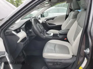2023 Toyota RAV4 XLE Premium z VIN 2T3A1RFVXPC389584, wystawiony jako Copart lot #56968825 z przebiegiem 15 098 mil mil oraz Szkoda całkowita • Salvage title. Historia ofert i sprzedaży dostępna na DreamBid. Obrazek 7.