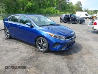 2023 Kia Forte LXS z VIN 3KPF24AD7PE682132, wystawiony jako IAAI lot #42053591 z przebiegiem 23 150 mil mil oraz . Historia ofert i sprzedaży dostępna na DreamBid. Obrazek 1.