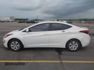 2016 Hyundai Elantra SE z VIN 5NPDH4AE0GH688736, wystawiony jako IAAI lot #42390551 z przebiegiem 225 366 mil mil oraz . Historia ofert i sprzedaży dostępna na DreamBid. Obrazek 14.