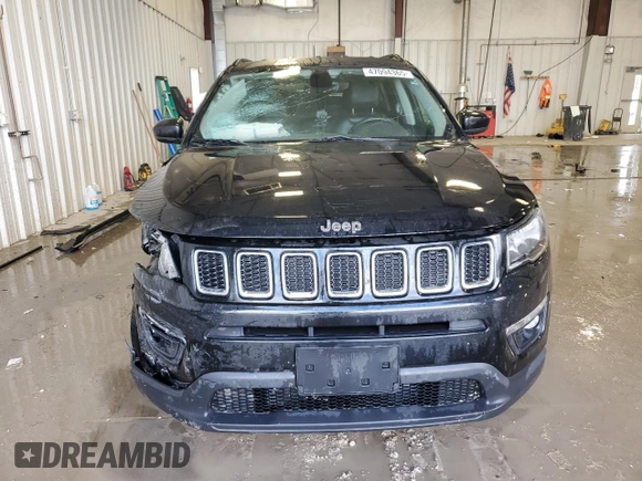 2017 Jeep Compass Latitude z VIN 3C4NJDBB3HT645698, wystawiony jako Copart lot #47094365 z przebiegiem Nie podano mil oraz Nie do naprawy • Non repairable. Historia ofert i sprzedaży dostępna na DreamBid. Obrazek 5.