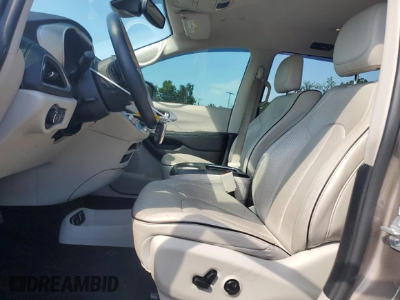 2018 Chrysler Pacifica Hybrid Limited z VIN 2C4RC1N73JR183492, wystawiony jako Copart lot #61833135 z przebiegiem 60 167 mil mil oraz Szkoda całkowita • Salvage title. Historia ofert i sprzedaży dostępna na DreamBid. Obrazek 7.