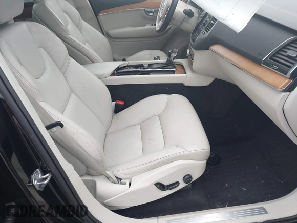 2021 Volvo XC90 Momentum z VIN YV4A22PK5M1711997, wystawiony jako IAAI lot #41548069 z przebiegiem 62 672 mil mil oraz . Historia ofert i sprzedaży dostępna na DreamBid. Obrazek 5.