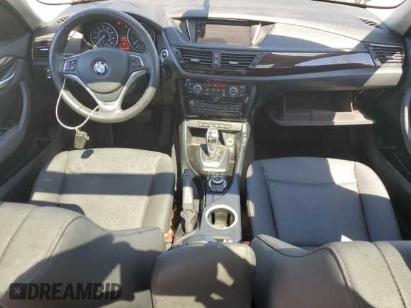 2013 BMW X1 xDrive28i z VIN WBAVL1C5XDVR89392, wystawiony jako Copart lot #55699185 z przebiegiem 127 856 mil mil oraz Czysty tytuł • Clean title. Historia ofert i sprzedaży dostępna na DreamBid. Obrazek 8.