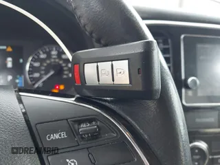 2017 Mitsubishi Outlander SE z VIN JA4AZ3A3XHZ059420, wystawiony jako IAAI lot #42611077 z przebiegiem 130 406 mil mil oraz . Historia ofert i sprzedaży dostępna na DreamBid. Obrazek 11.