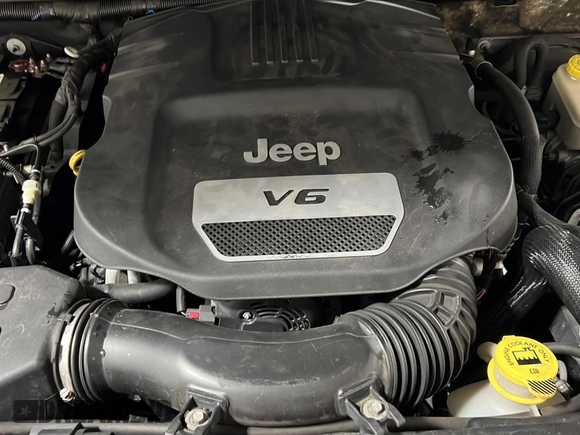 2014 Jeep Wrangler Unlimited Rubicon X with VIN 1C4HJWFG2EL312737, listed as a Copart auction lot 56547735 with 121,477 mi miles and Clean title. Bid and sale history available at DreamBid. Image 7.