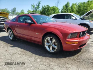 2008 Ford Mustang GT Deluxe z VIN 1ZVHT82H185148925, wystawiony jako Copart lot #61918505 z przebiegiem 186 364 mil mil oraz Czysty tytuł • Clean title. Historia ofert i sprzedaży dostępna na DreamBid. Obrazek 4.