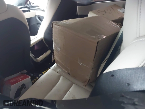 2021 Tesla Model S Plaid z VIN 5YJSA1E64MF441923, wystawiony jako IAAI lot #41465456 z przebiegiem Nie podano mil oraz . Historia ofert i sprzedaży dostępna na DreamBid. Obrazek 8.
