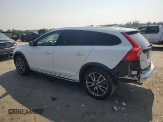 2018 Volvo V60 with VIN YV440MWKXJ2059075, listed as a Copart auction lot 60654775 with 58,040 mi miles and Salvage title. Bid and sale history available at DreamBid. Image 2.