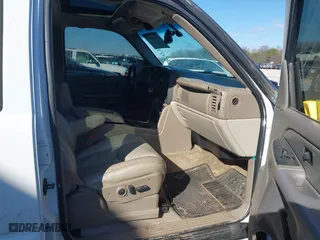 2003 Chevrolet Tahoe LS with VIN 1GNEC13Z73R126800, listed as a IAAI auction lot 41618509 with 267,234 mi miles. Bid and sale history available at carsss.com. Image 5.