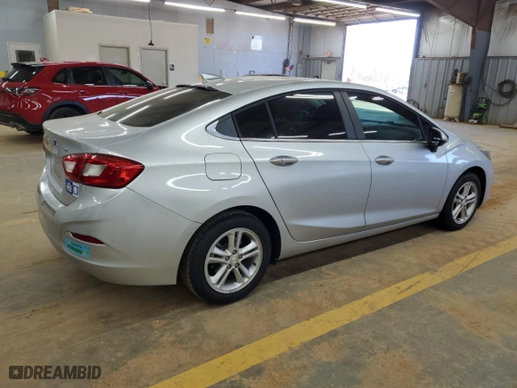 2018 Chevrolet Cruze LT with VIN 1G1BE5SM9J7179406, listed as a Copart auction lot 48997385 with 43,333 mi miles and Salvage Title. Bid and sale history available at carsss.com. Image 3.