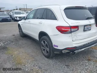 2019 Mercedes-Benz GLC with VIN WDC0G5EB0KF585613, listed as a IAAI auction lot 41892618 with 42,777 mi miles. Bid and sale history available at carsss.com. Image 3.