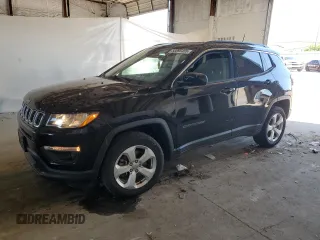 2018 Jeep Compass Latitude z VIN 3C4NJDBB2JT232824, wystawiony jako Copart lot #58095455 z przebiegiem 61 917 mil mil oraz Szkoda całkowita • Salvage title. Historia ofert i sprzedaży dostępna na DreamBid. Obrazek 1.