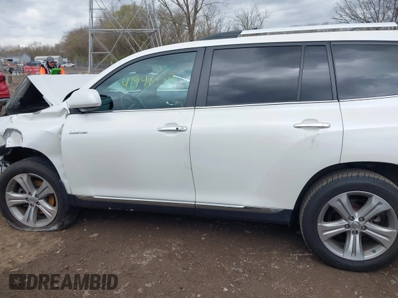 2013 Toyota Highlander Limited z VIN 5TDYK3EH5DS138469, wystawiony jako IAAI lot #41948157 z przebiegiem 135 382 mil mil oraz . Historia ofert i sprzedaży dostępna na DreamBid. Obrazek 15.