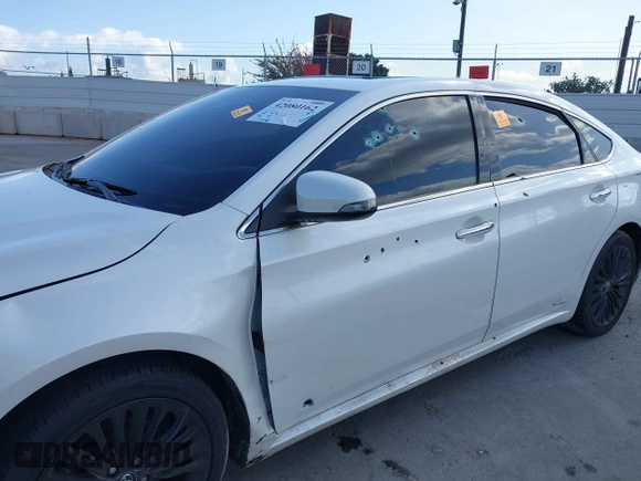 2017 Toyota Avalon XLE z VIN 4T1BK1EB2HU250987, wystawiony jako IAAI lot #42080162 z przebiegiem 71 118 mil mil oraz . Historia ofert i sprzedaży dostępna na DreamBid. Obrazek 6.