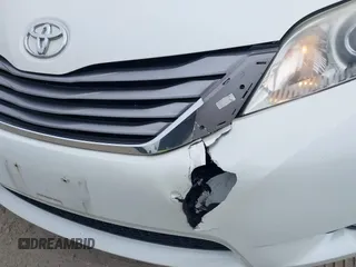 2017 Toyota Sienna XLE Auto Access Seat with VIN 5TDYZ3DC2HS796659, listed as a IAAI auction lot 41770444 with 129,628 mi miles. Bid and sale history available at carsss.com. Image 6.
