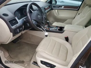 2012 Volkswagen Touareg Lux с VIN WVGEK9BPXCD012003, выставлен на аукционе Copart как лот 54910865 с пробегом 106 465 миль миль и Списание • Salvage title. История ставок и продаж доступна на DreamBid. Изображение 7.
