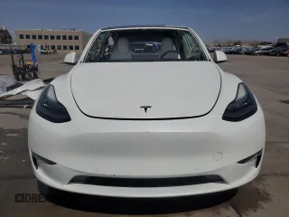 2022 Tesla Model Y Long Range with VIN 7SAYGDEE0NF436885, listed as a Copart auction lot 52101735 with 35,799 mi miles and Salvage Title. Bid and sale history available at carsss.com. Image 5.