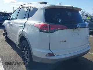 2017 Toyota RAV4 SE z VIN 2T3JFREV7HW668686, wystawiony jako IAAI lot #41832458 z przebiegiem 66 159 mil mil oraz . Historia ofert i sprzedaży dostępna na DreamBid. Obrazek 3.