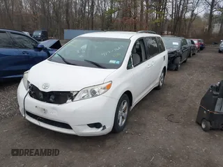 2014 Toyota Sienna LE AAS z VIN 5TDKK3DC9ES511199, wystawiony jako IAAI lot #41901669 z przebiegiem 267 510 mil mil oraz . Historia ofert i sprzedaży dostępna na DreamBid. Obrazek 17.