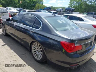 2011 BMW 7 Series 750Li xDrive с VIN WBAKC8C53BC431730, выставлен на аукционе IAAI как лот 42558302 с пробегом 105 981 миль миль и . История ставок и продаж доступна на DreamBid. Изображение 3.