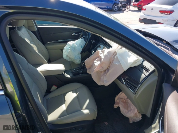 2019 Cadillac XT4 FWD Luxury with VIN 1GYAZAR45KF185338, listed as a IAAI auction lot 41990341 with 69,272 mi miles. Bid and sale history available at carsss.com. Image 5.