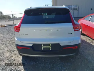 2021 Volvo XC40 Momentum with VIN YV4162UK8M2499552, listed as a IAAI auction lot 41375452 with 72,189 mi miles. Bid and sale history available at carsss.com. Image 16.