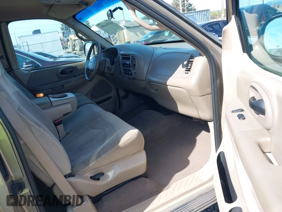 2001 Ford F-150 XL z VIN 1FTRX18WX1NA13022, wystawiony jako IAAI lot #41954491 z przebiegiem 126 284 mil mil oraz . Historia ofert i sprzedaży dostępna na DreamBid. Obrazek 5.