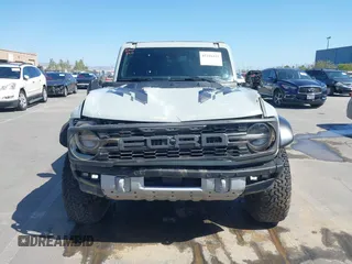 2023 Ford Bronco Raptor с VIN 1FMEE5JR7PLC04106, выставлен на аукционе IAAI как лот 42316422 с пробегом 6 859 миль миль и . История ставок и продаж доступна на DreamBid. Изображение 13.
